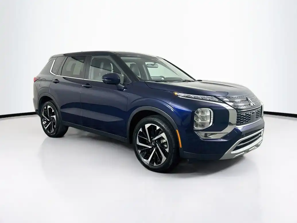 2024 Mitsubishi Outlander SE 2WD's photo