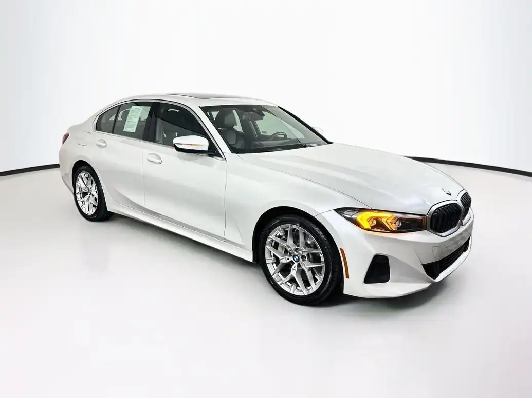 2025 BMW 3 Series 330i Sedan's photo