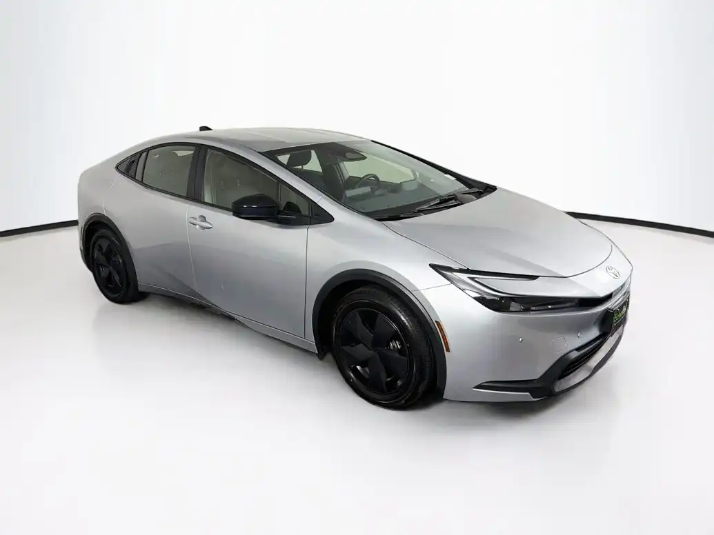 2026 Toyota Prius LE FWD's photo