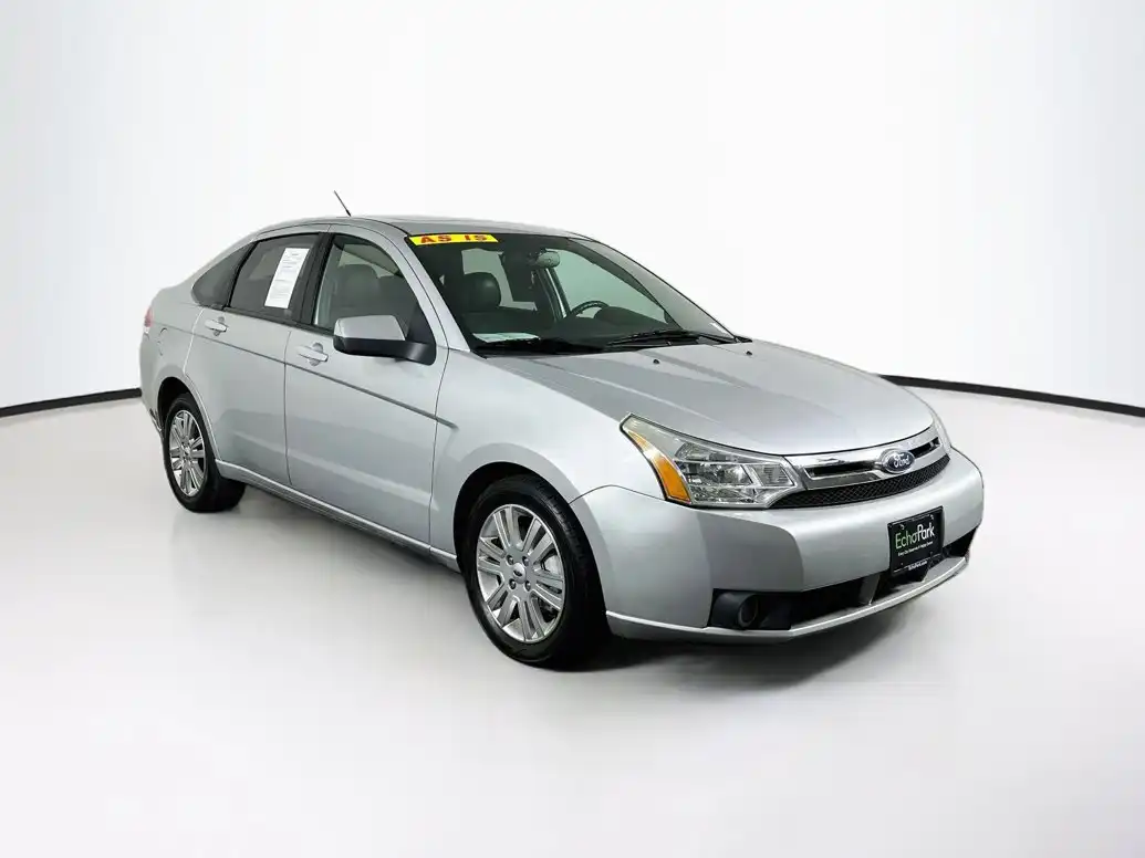 2011 Ford Focus SEL Sedan's photo