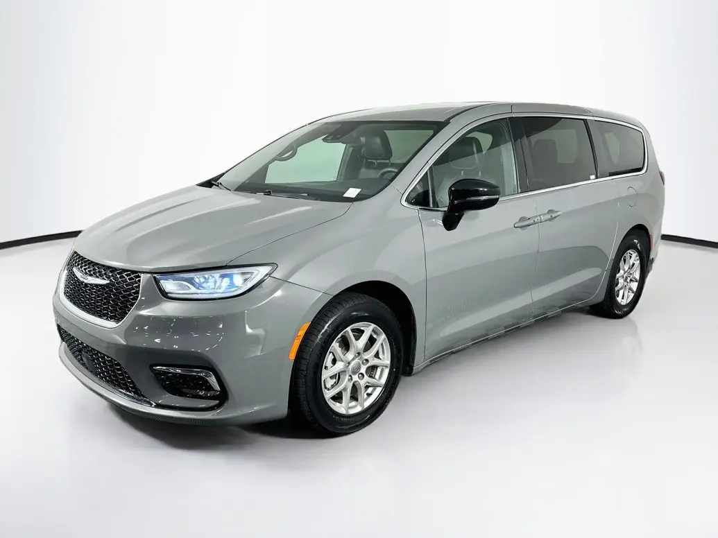 2025 Chrysler Pacifica Select photo 3
