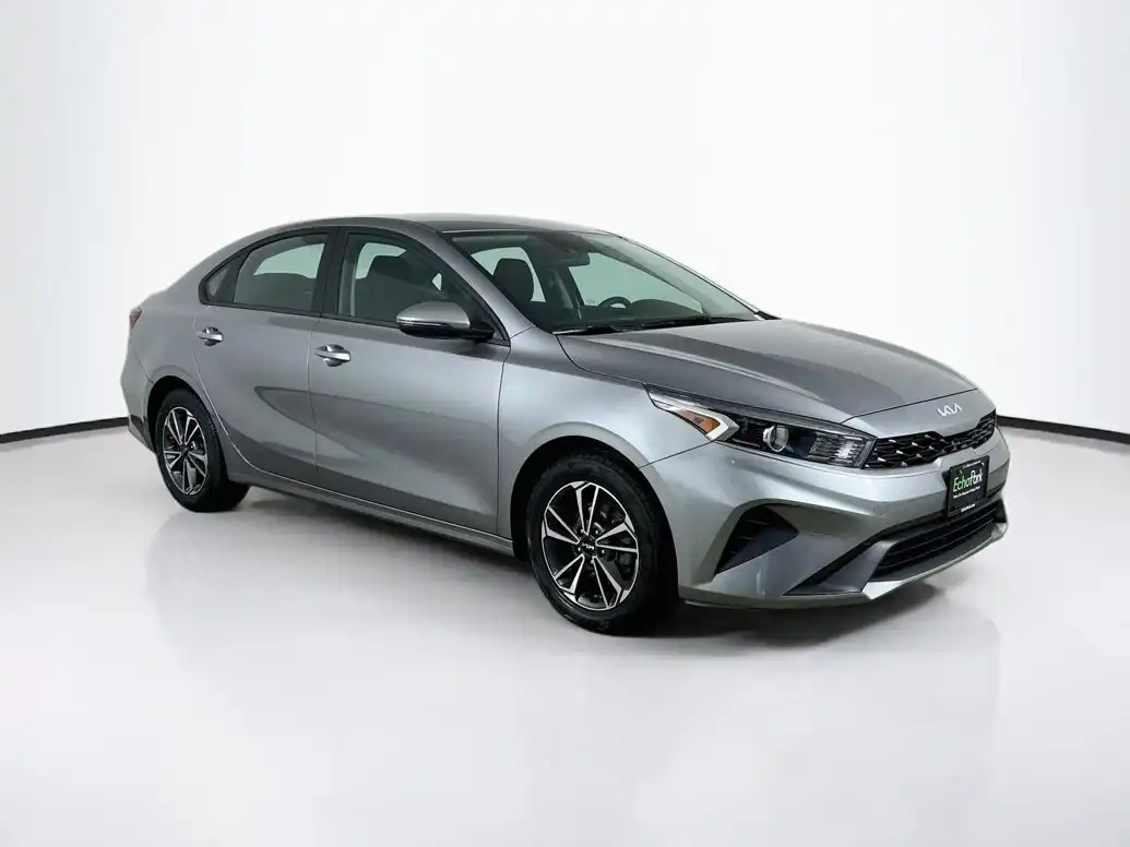 2023 Kia Forte LXS Auto's photo