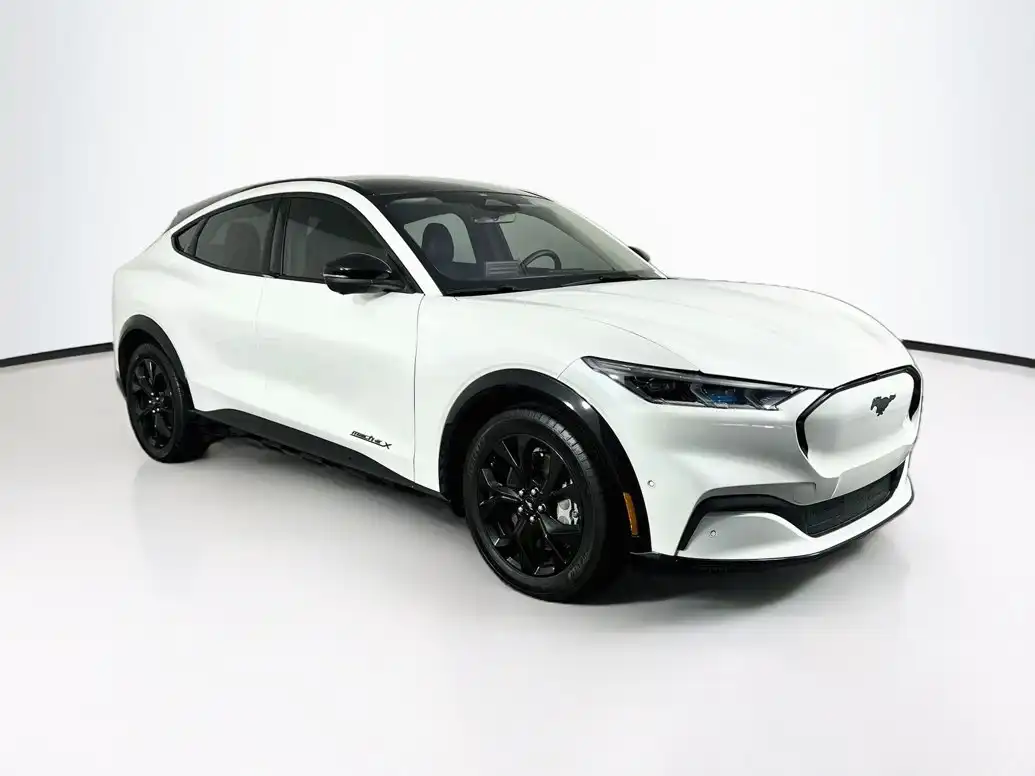 2023 Ford Mustang-Mach-e Premium's photo