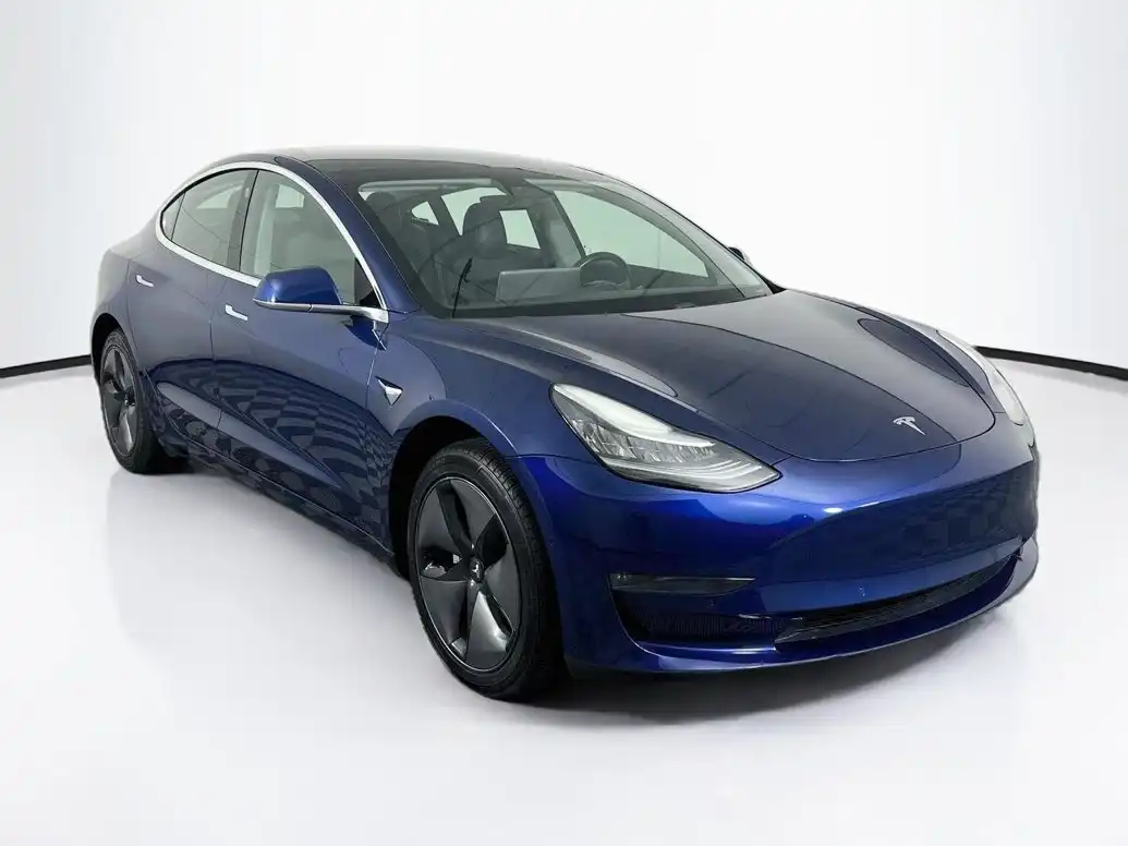 2019 Tesla Model 3 Standard Range Plus's photo