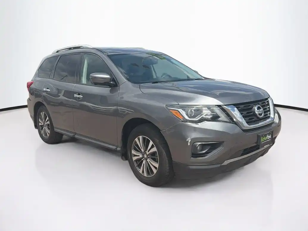 2017 Nissan Pathfinder SL 4WD's photo