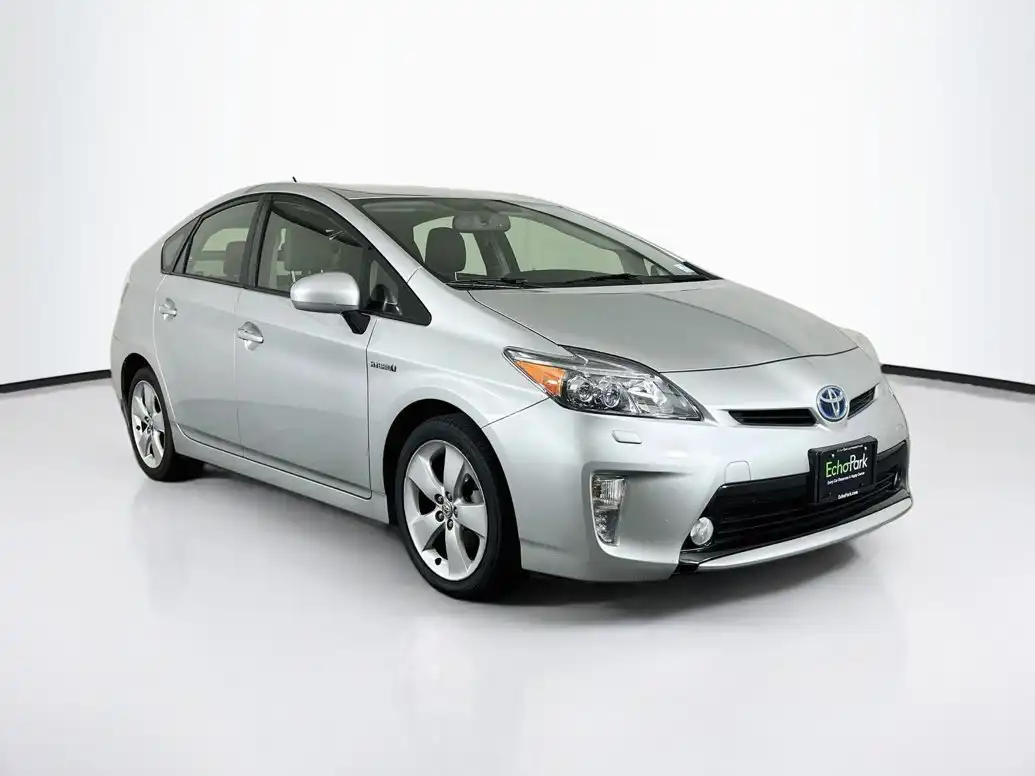 2015 Toyota Prius Five's photo