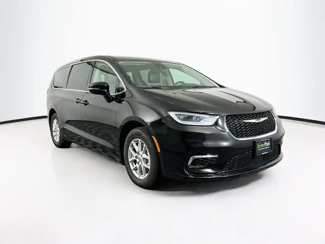 2024 Chrysler Pacifica Touring L's photo