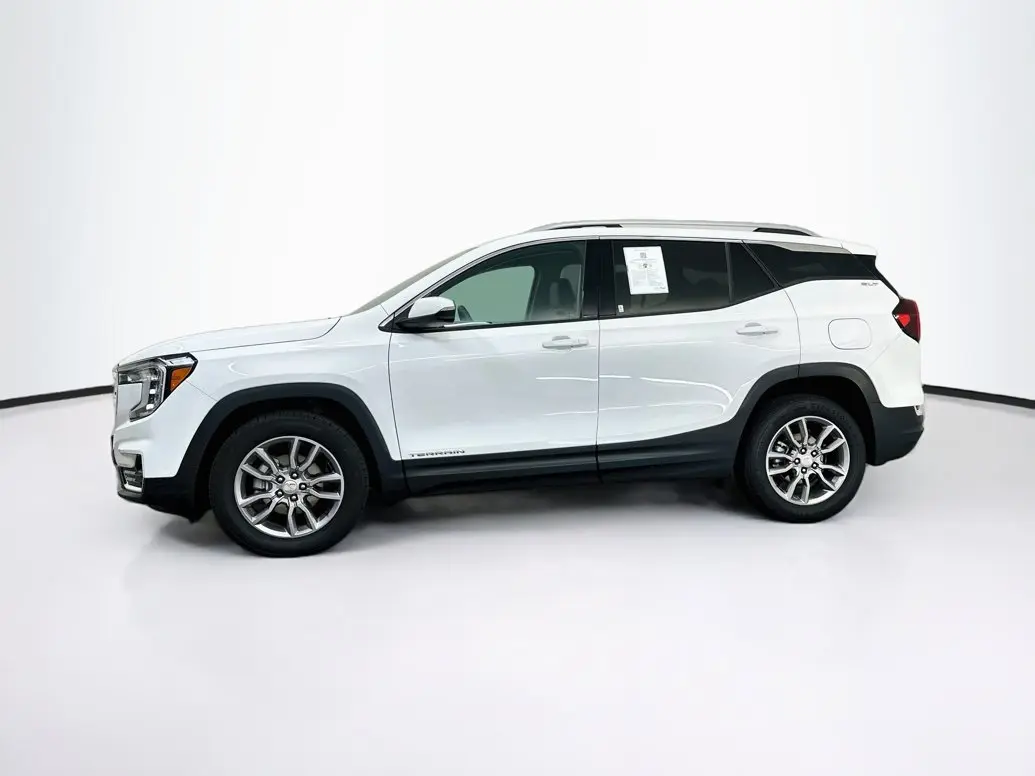 2024 GMC Terrain SLT AWD photo 4