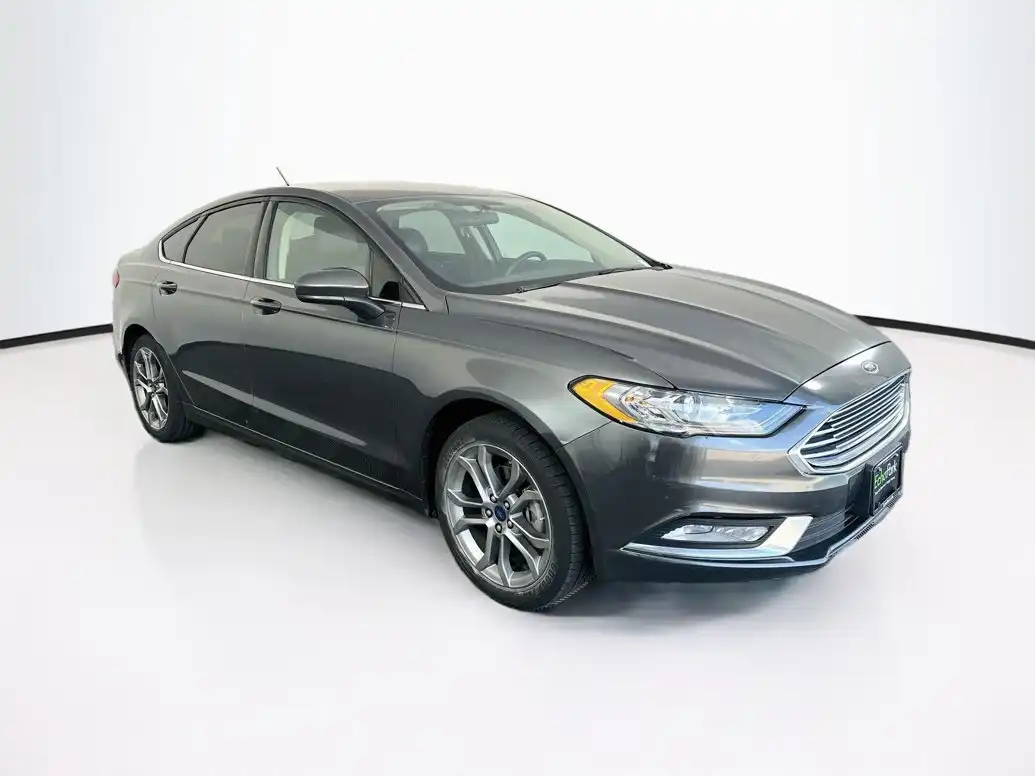 2017 Ford Fusion SE FWD's photo