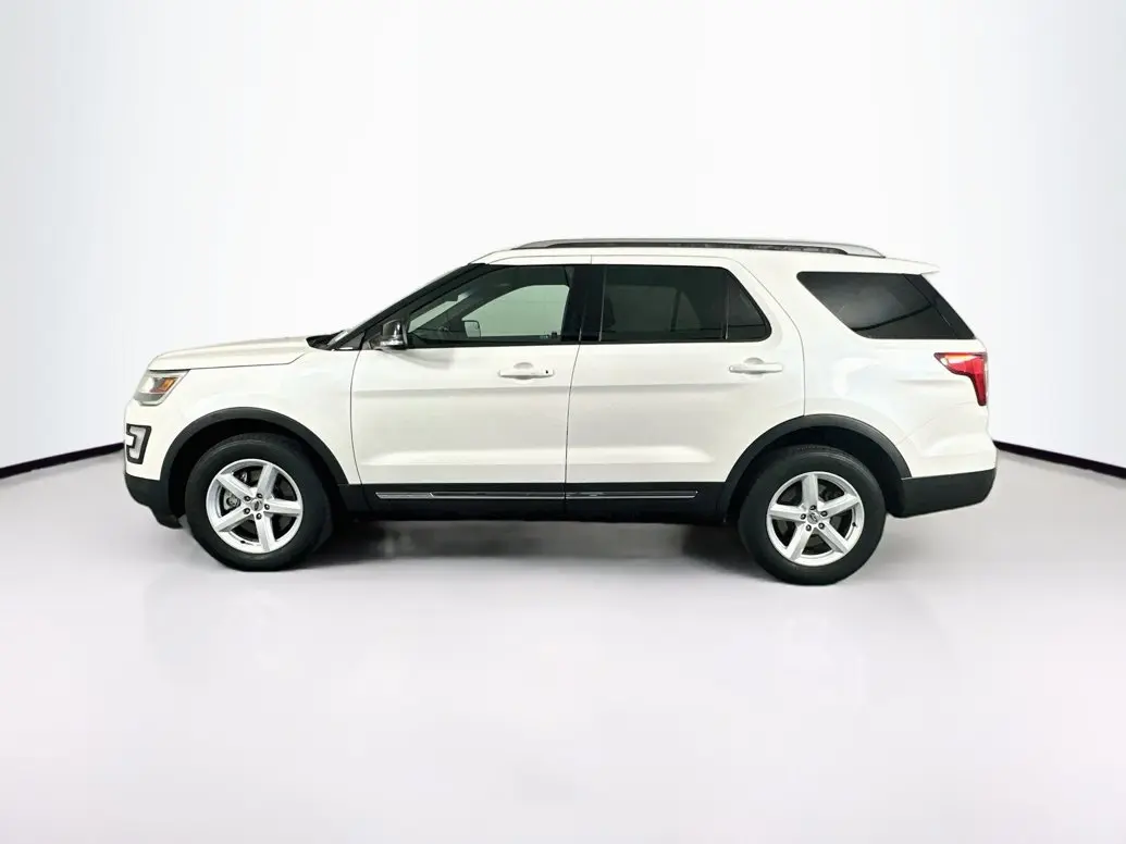 2016 Ford Explorer XLT 4WD photo 4