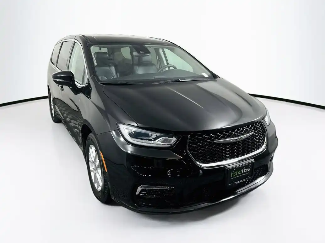 2024 Chrysler Pacifica Touring L's photo