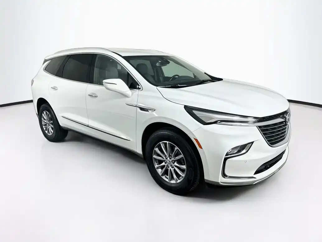 2023 Buick Enclave Essence's photo