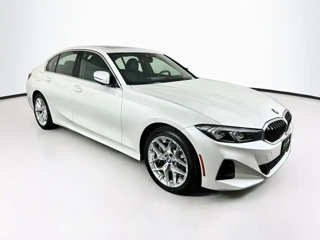 2026 BMW 3 Series 330i xDrive Sedan's photo