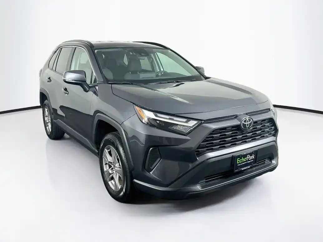 2025 Toyota RAV4 XLE AWD's photo