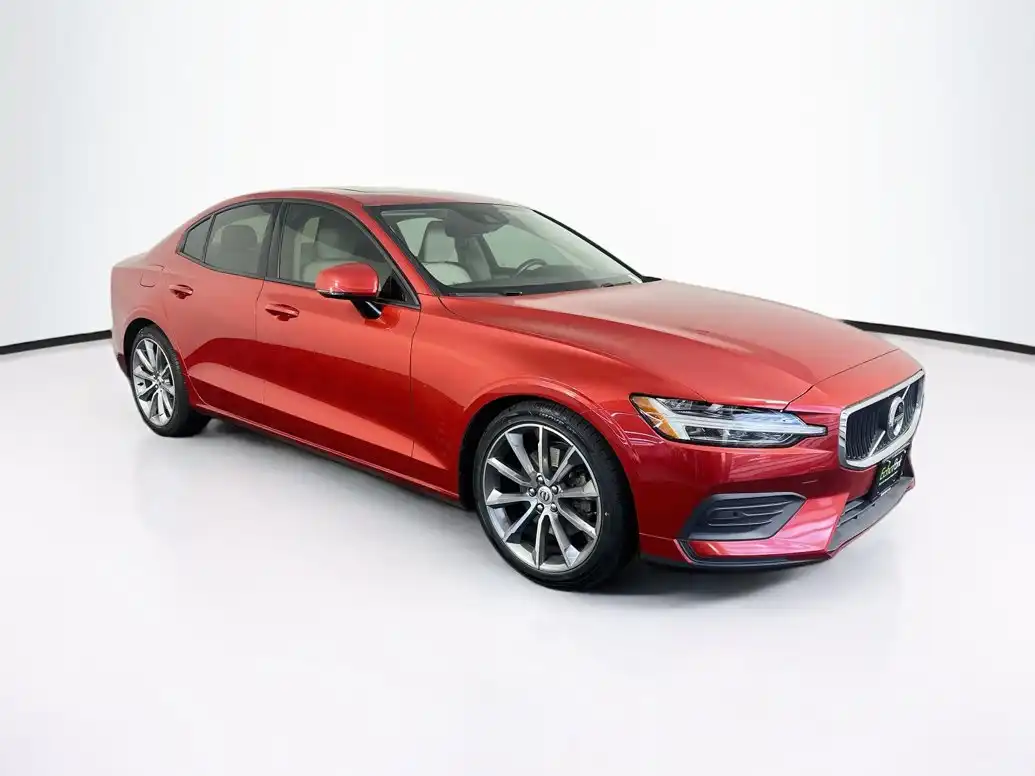 2019 Volvo S60 T5 Momentum's photo