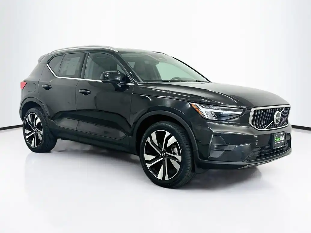2024 Volvo XC40 B5 Plus Bright AWD's photo