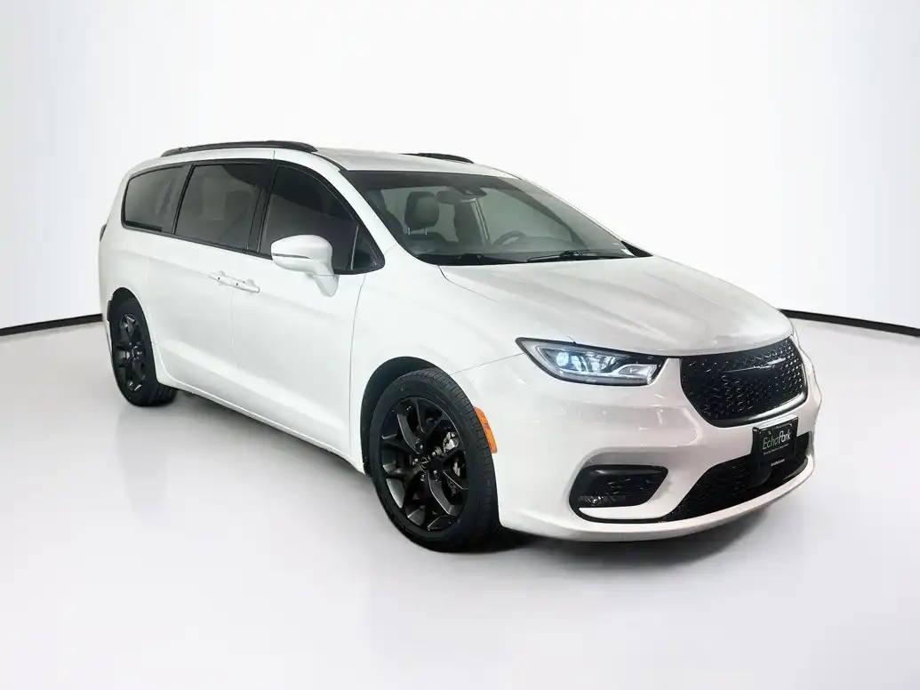 2021 Chrysler Pacifica Touring L's photo