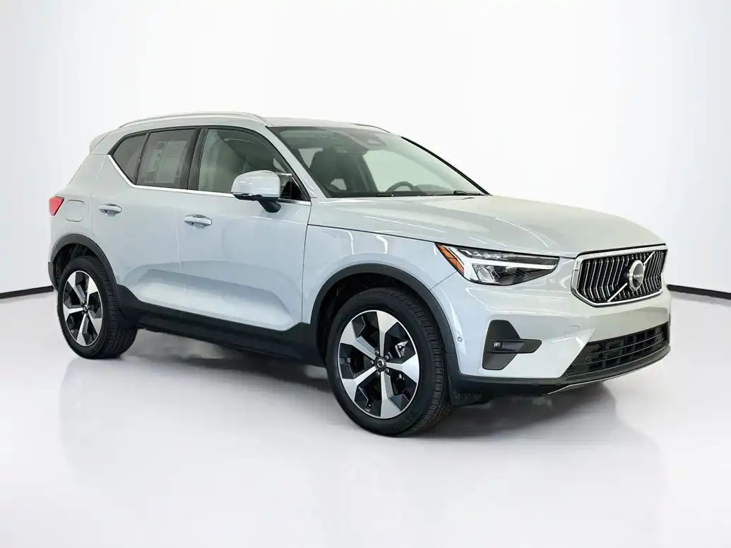 2025 Volvo XC40 B5 Plus Bright AWD's photo