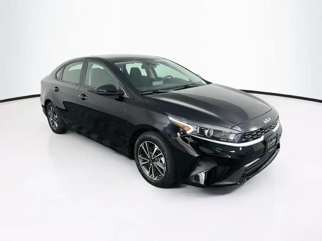 2024 Kia Forte LXS Auto's photo
