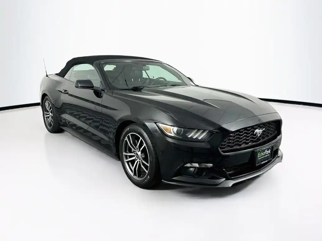 2017 Ford Mustang EcoBoost Convertible Premium's photo