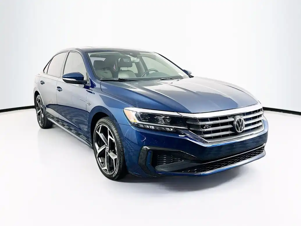 2020 Volkswagen Passat 2.0T R-Line Auto's photo