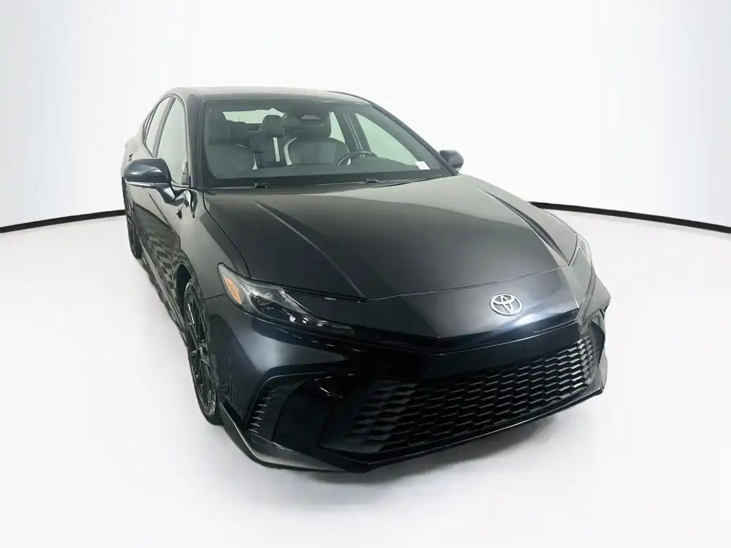 2025 Toyota Camry SE Hybrid's photo