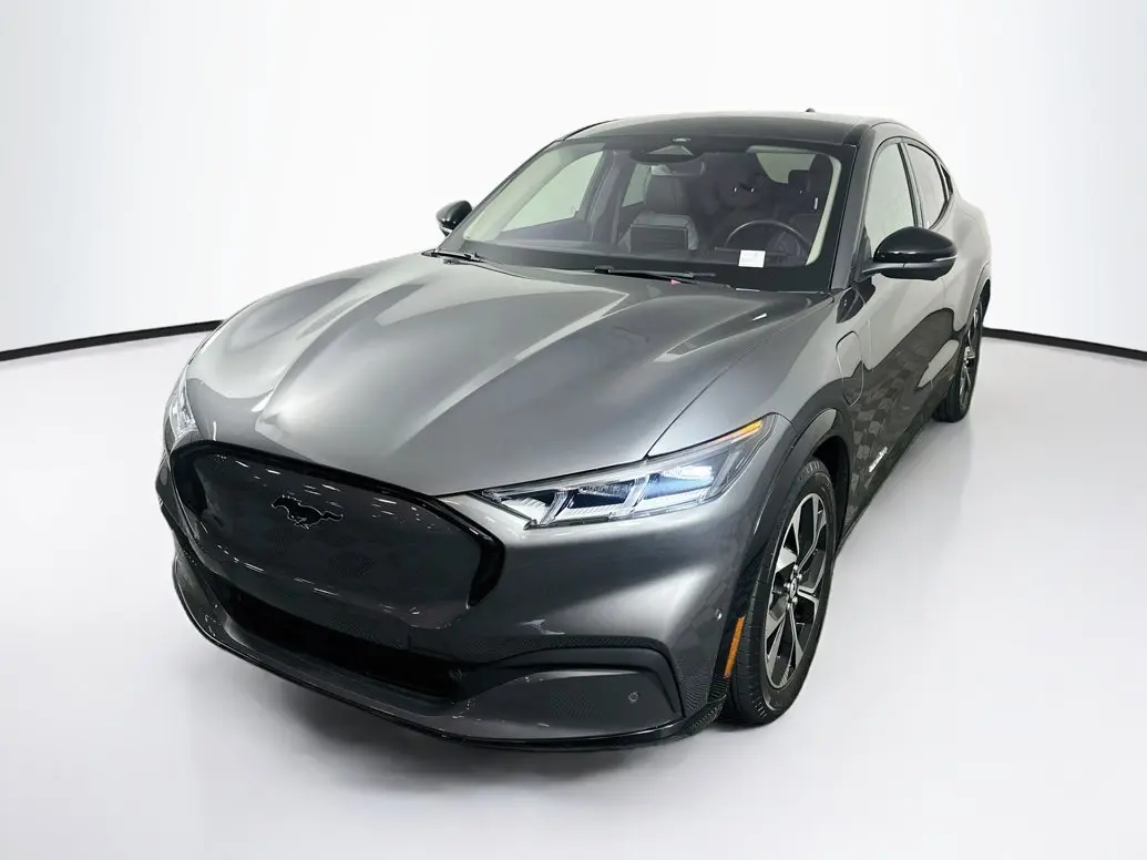 2023 Ford Mustang-Mach-e Premium photo 3