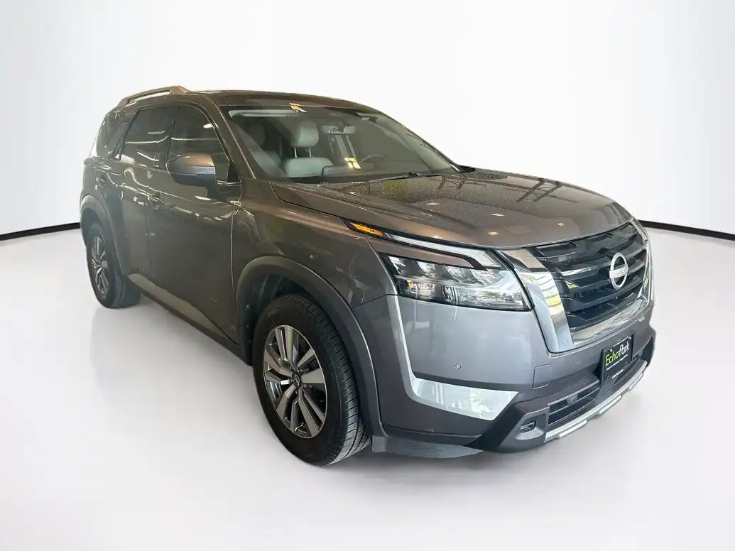2023 Nissan Pathfinder SL 4WD's photo