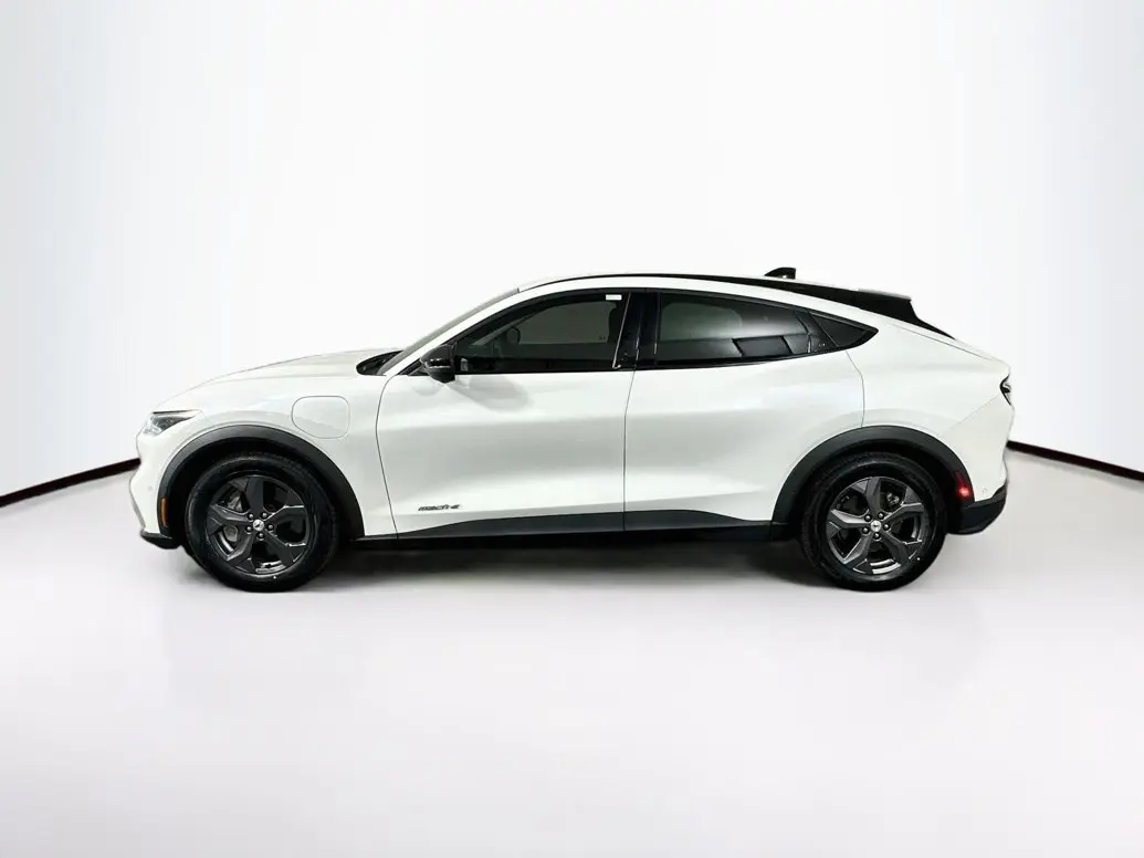 2023 Ford Mustang-Mach-e Select photo 4