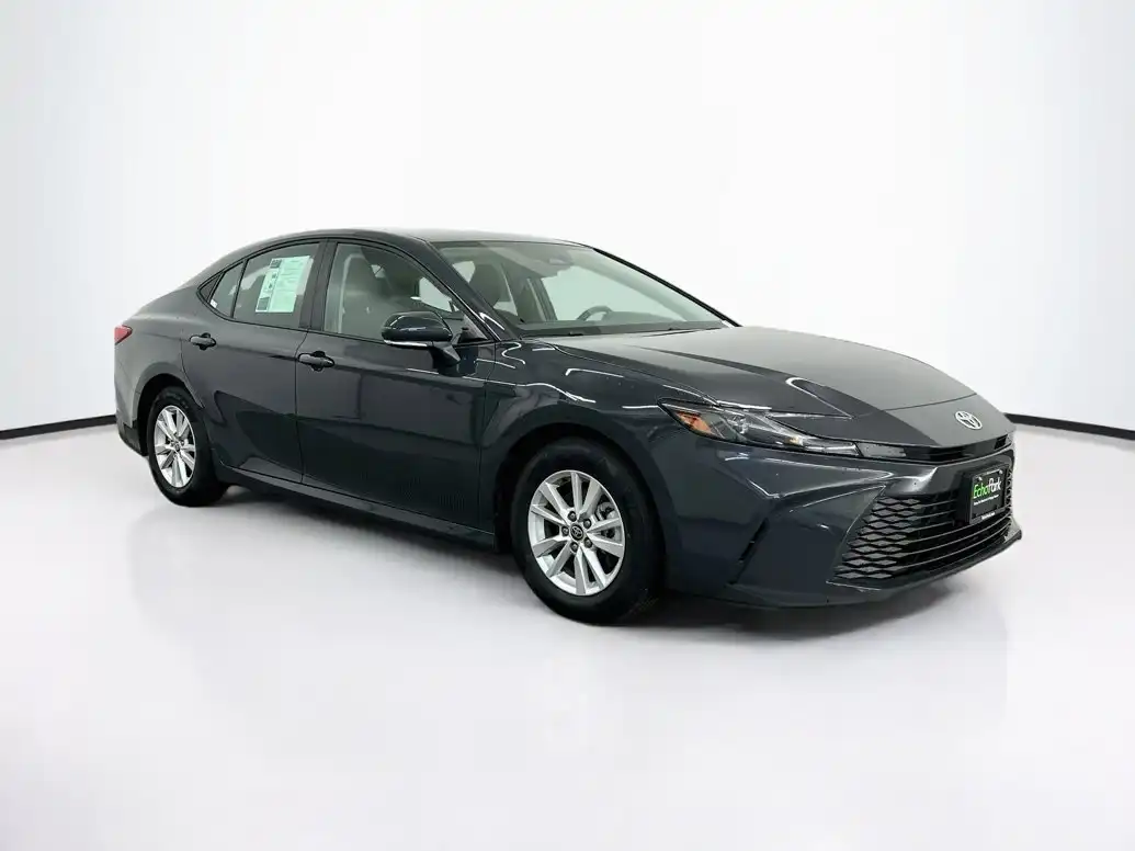 2025 Toyota Camry LE Hybrid's photo