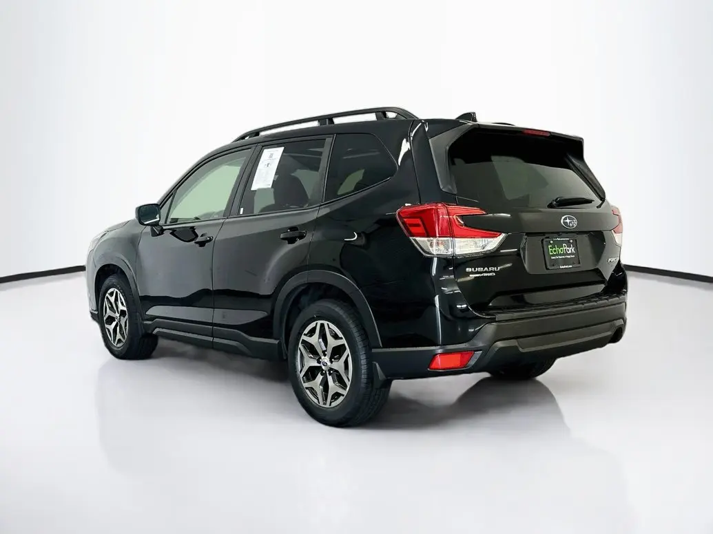 2023 Subaru Forester Premium photo 5