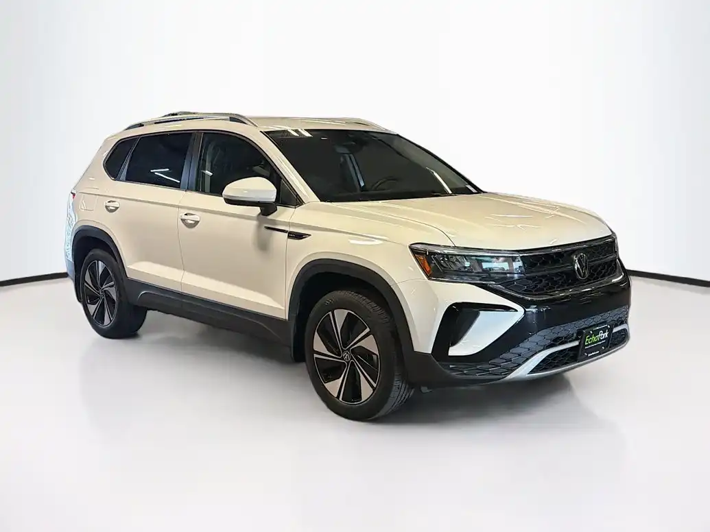 2024 Volkswagen Taos 1.5T SE 4Motion's photo