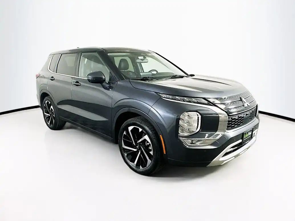2024 Mitsubishi Outlander SE 2WD's photo