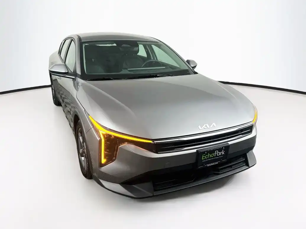 2025 Kia K4 LXS AT's photo