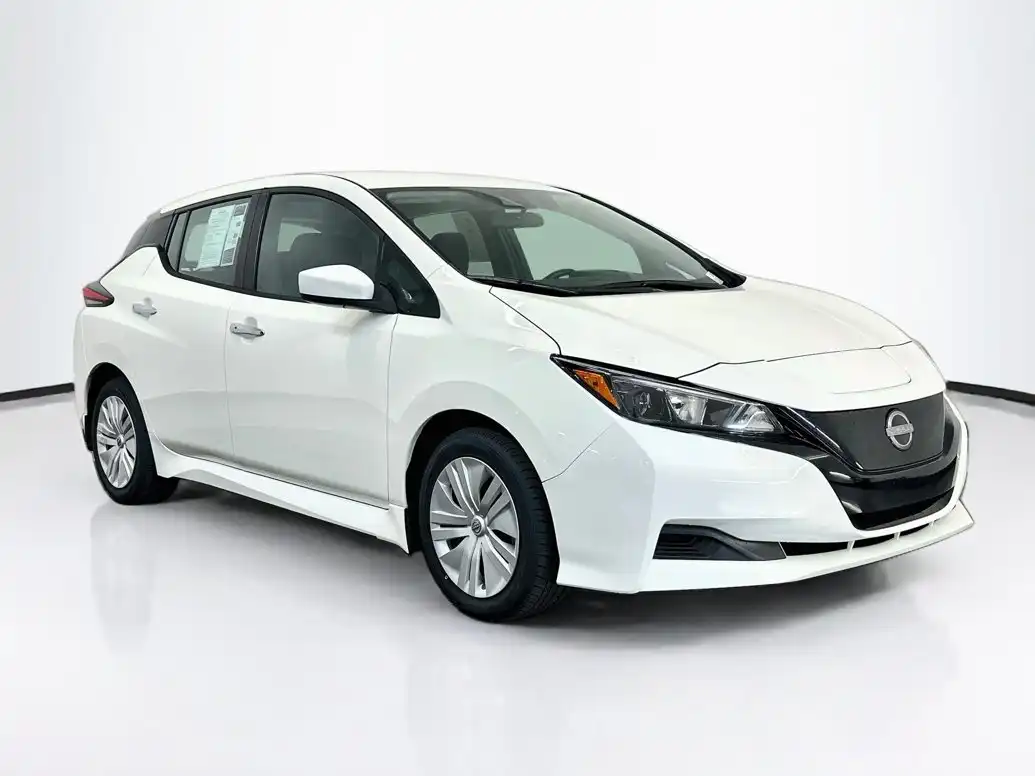 2025 Nissan Leaf S's photo