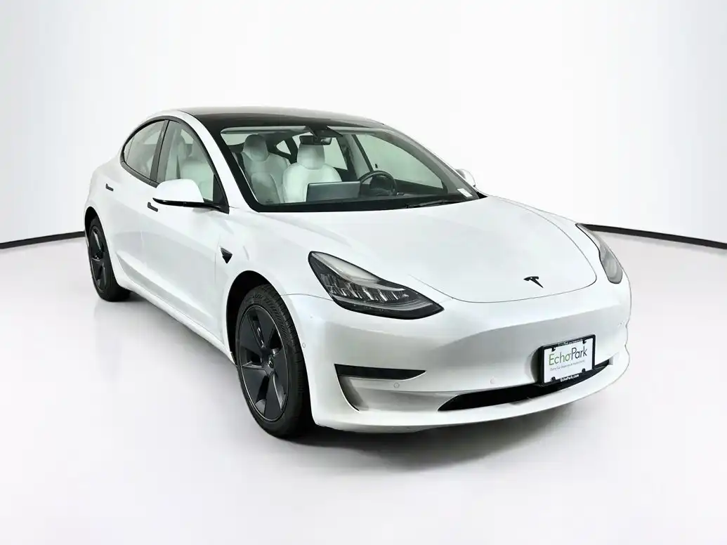 2022 Tesla Model 3 Standard Range Plus's photo