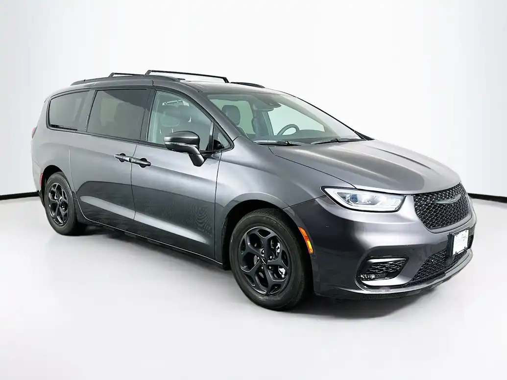 2022 Chrysler Pacifica Hybrid Limited Hybrid's photo
