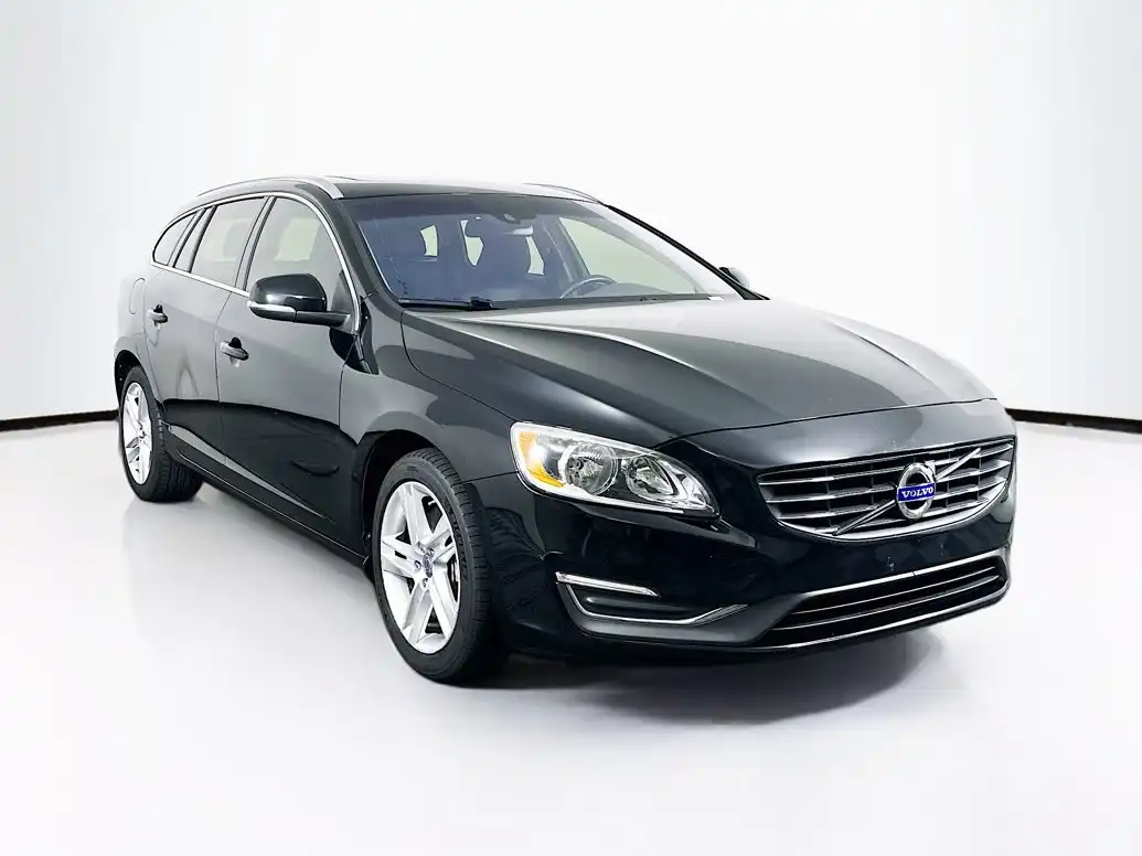 2015 Volvo V60 T5 AWD Premier's photo