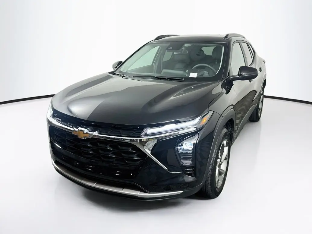 2026 Chevrolet Trax LT photo 3