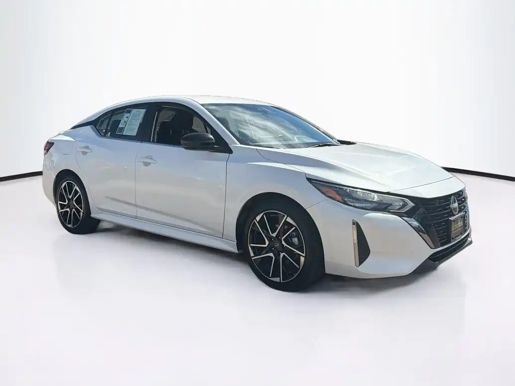 2025 Nissan Sentra SR CVT's photo