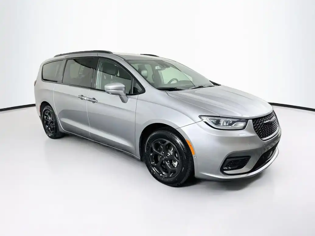 2021 Chrysler Pacifica Hybrid Touring L Hybrid's photo