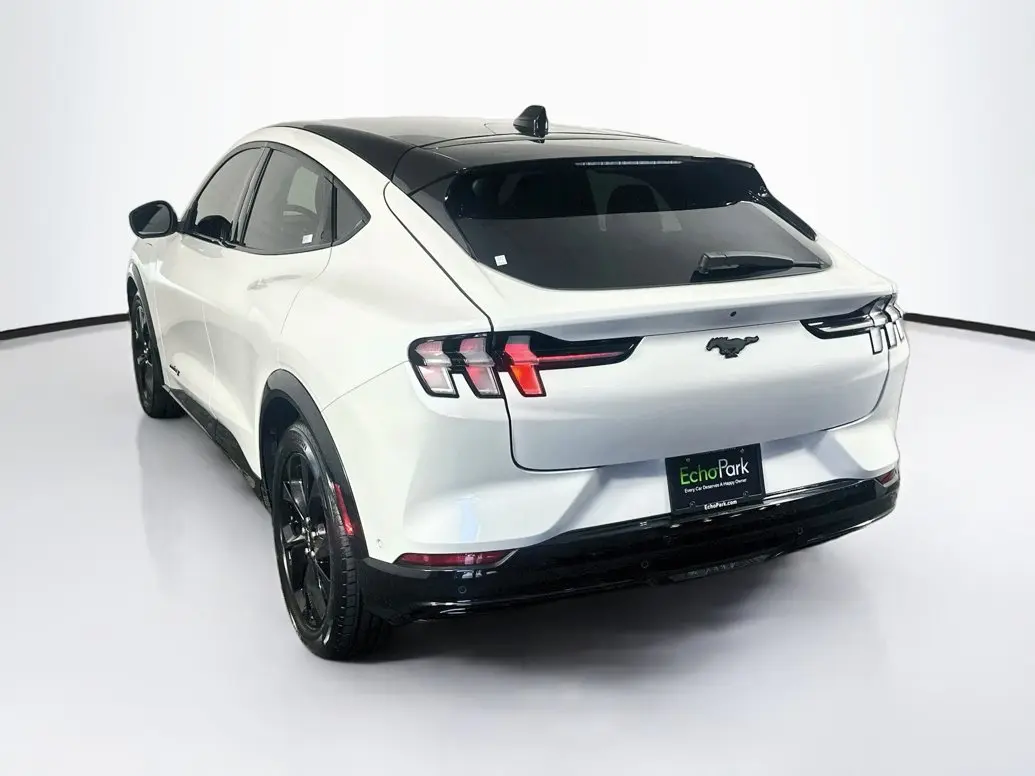 2023 Ford Mustang-Mach-e Premium photo 5