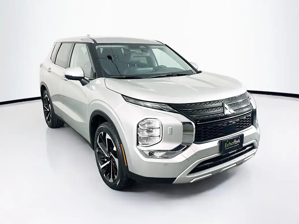 2024 Mitsubishi Outlander SE S-AWC's photo
