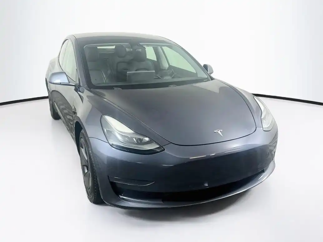 2021 Tesla Model 3 Standard Range Plus's photo