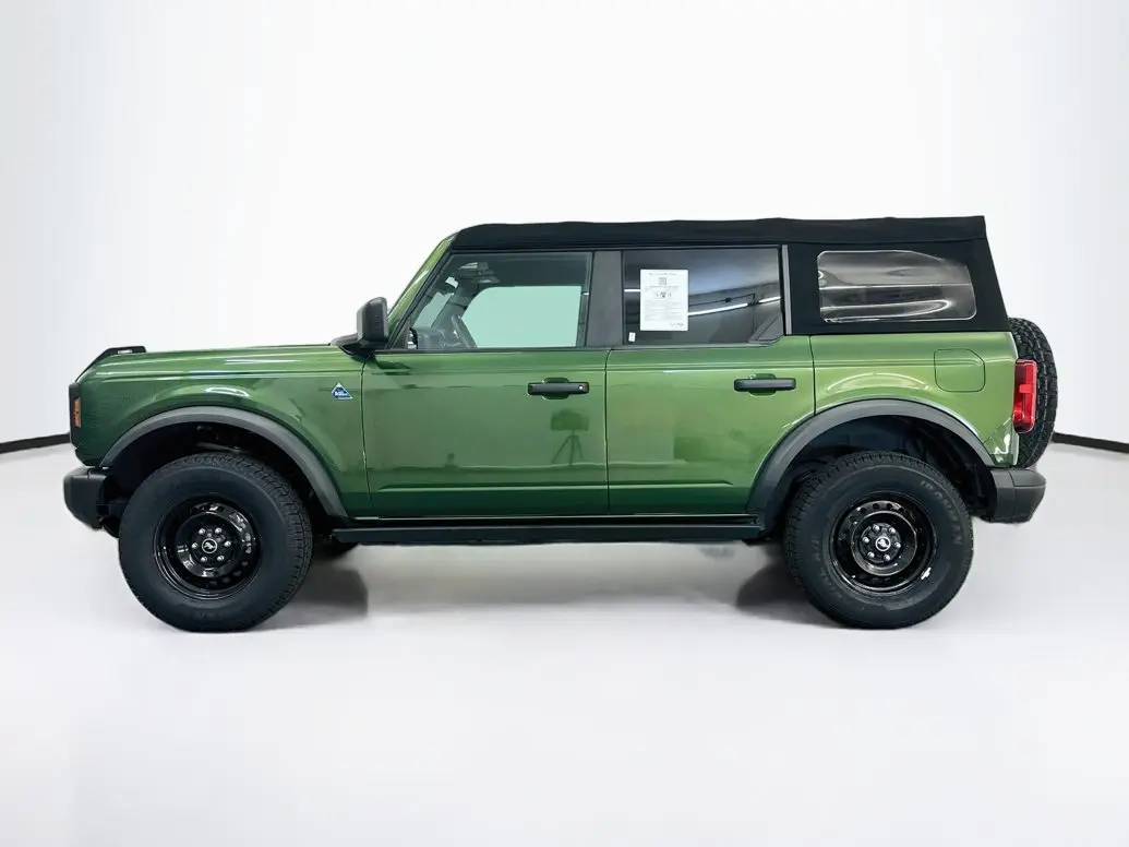 2023 Ford Bronco Black Diamond 4WD photo 4