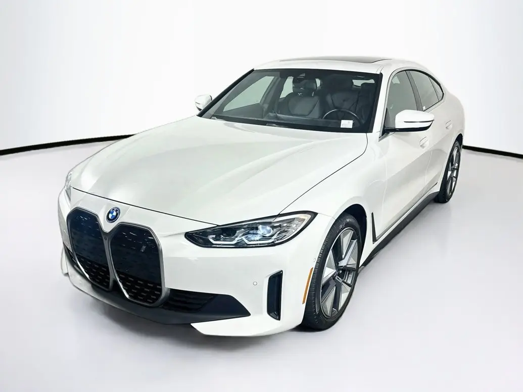 2023 BMW i4 eDrive35 photo 3