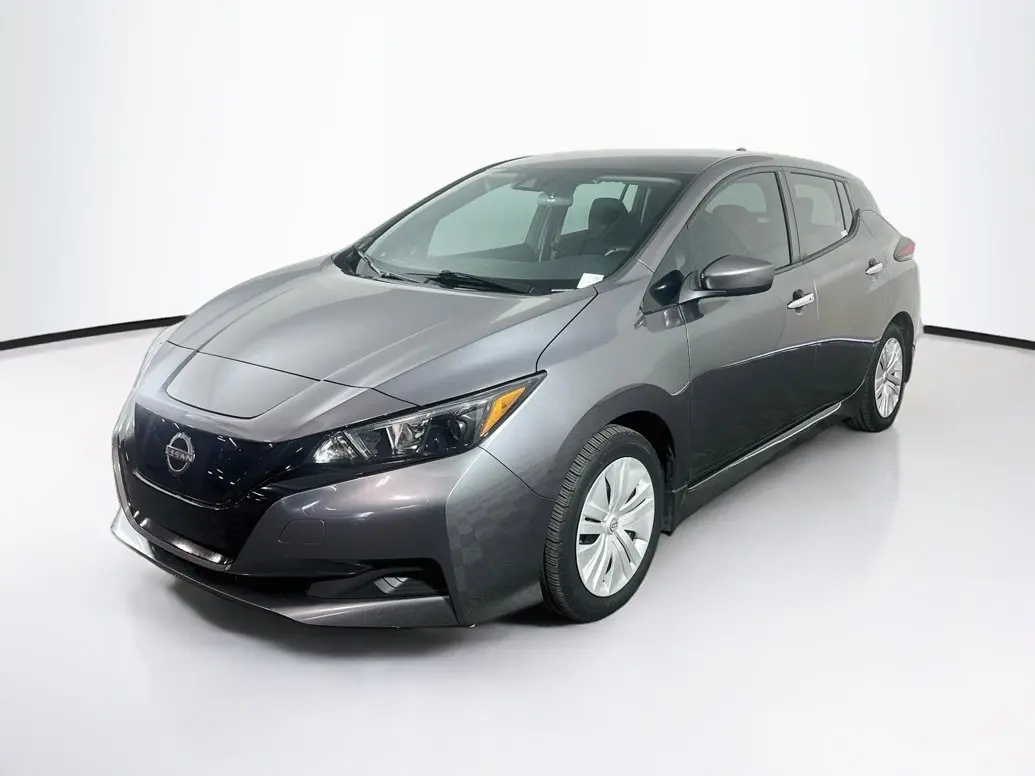 2023 Nissan Leaf S photo 3