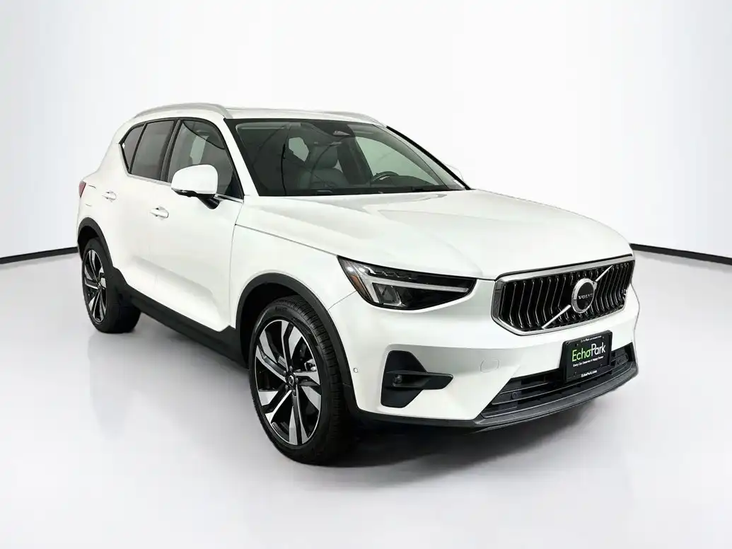2023 Volvo XC40 B5 Ultimate Bright AWD's photo