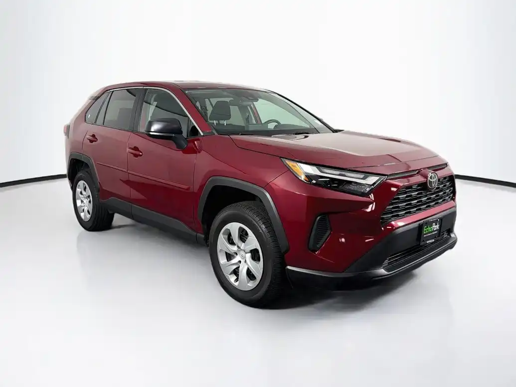 2023 Toyota RAV4 LE AWD's photo