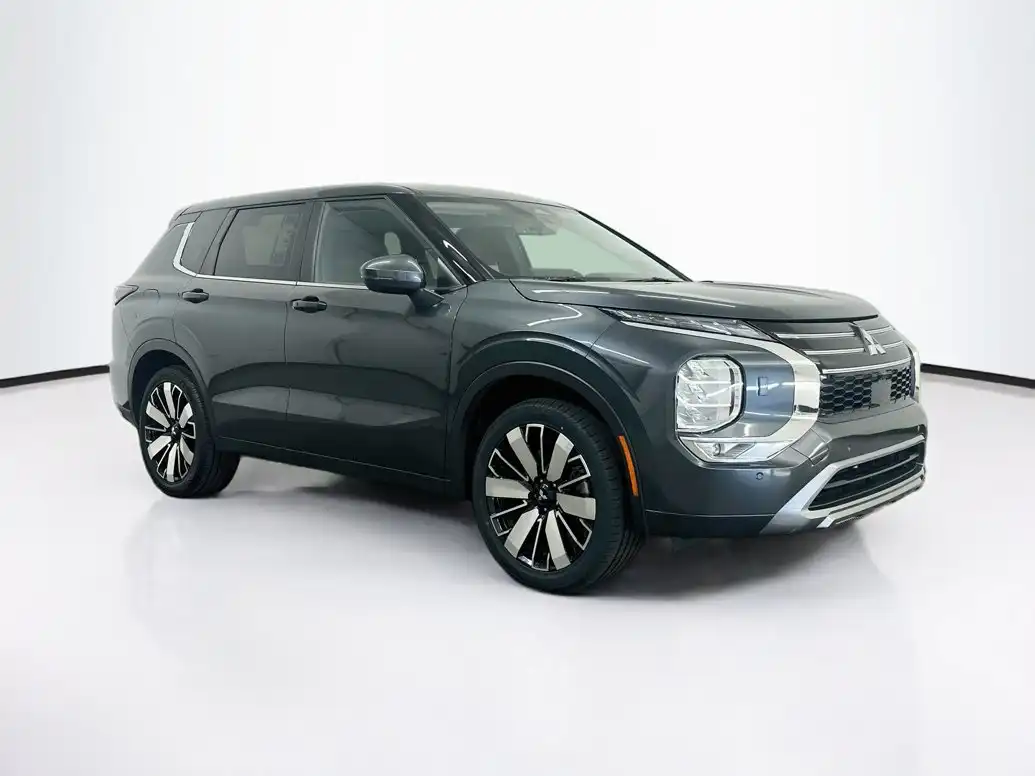 2025 Mitsubishi Outlander SE S-AWC's photo